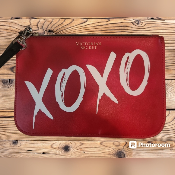 🎉HP🎉VICTORIA'S SECRET WRISTLET/MAKEUP BAG 8.25 X 5.75 NWOT🎉HP🎉 - Picture 1 of 4